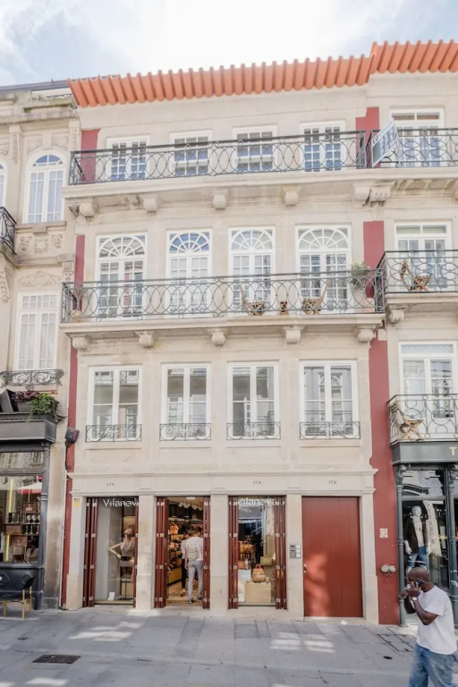 BOUTIQUE Rentals Flores Plaza