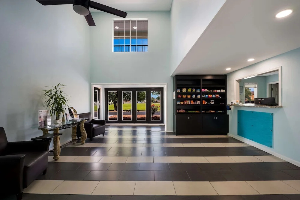 Lobby & Reception