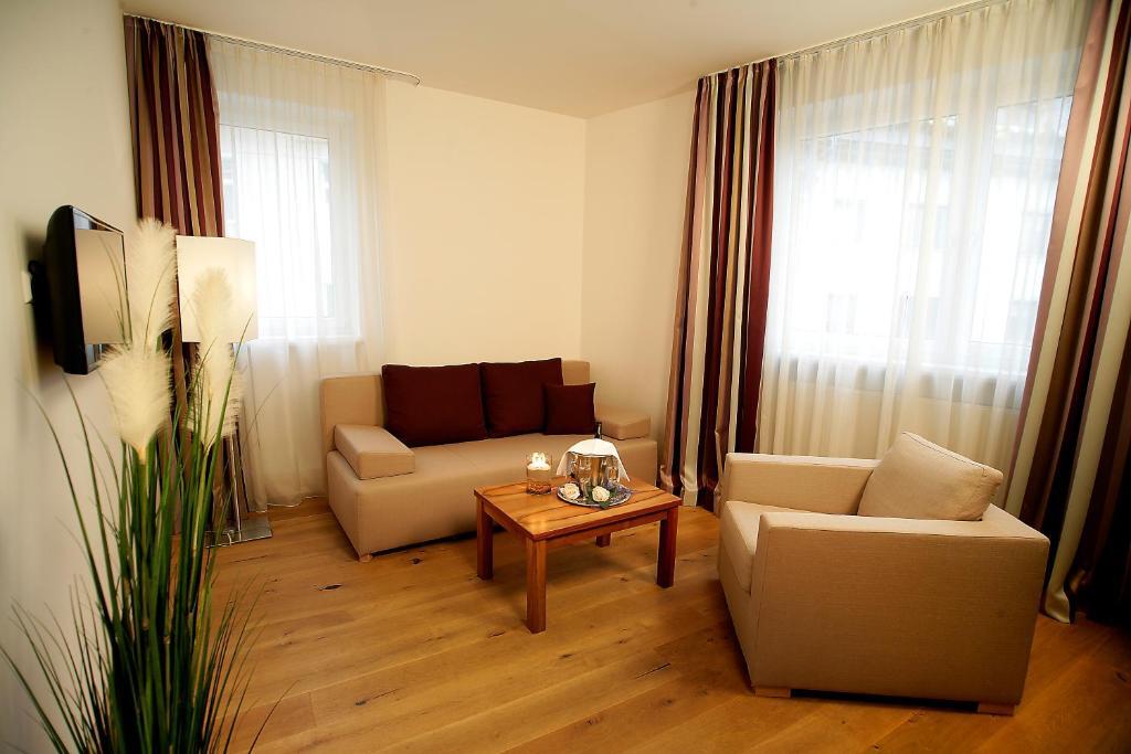 Chrizz Rooms by null
