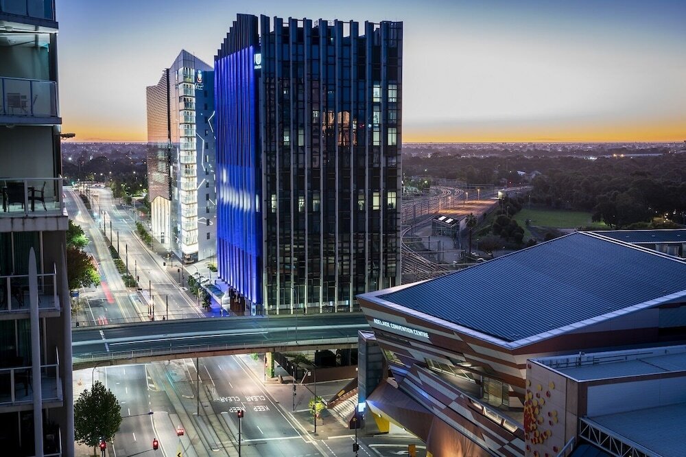 Oaks Adelaide Horizons Suites by null