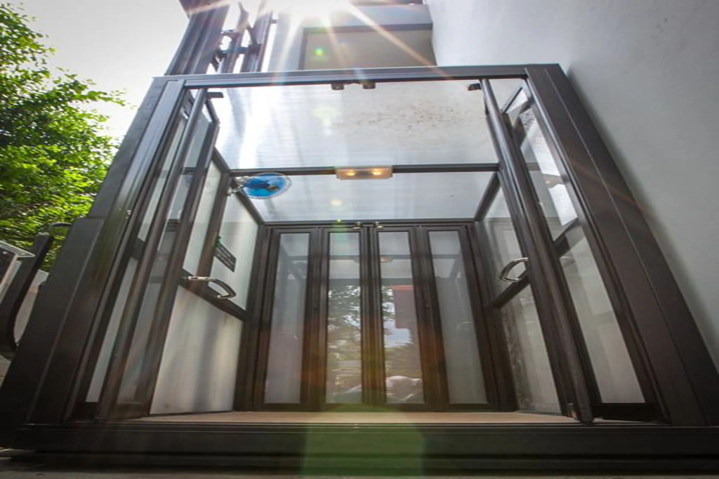 4 Bedroom House at Skytrain