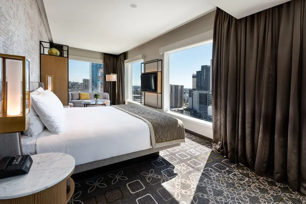 Double Club Junior Suite with city view (full double bed)