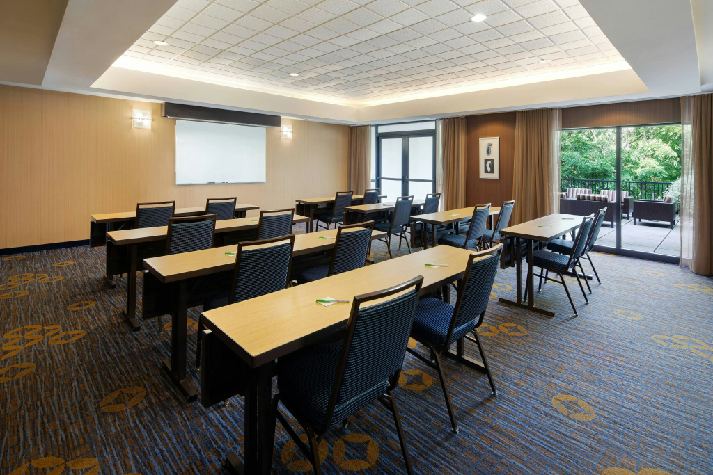 Courtyard by Marriott Grand Rapids Airport - Général