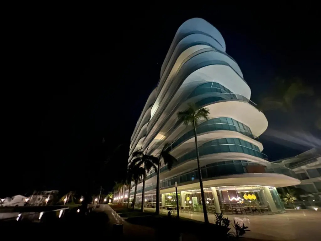 Maritima playa by Peninsula