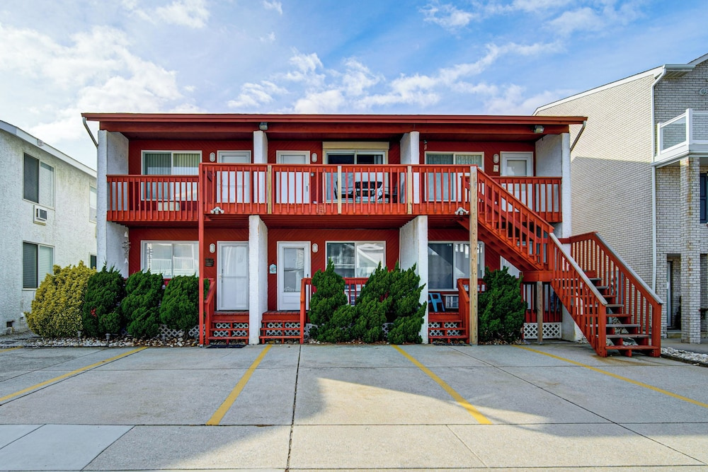 Steps to Sand & Surf! Couples Haven in Brigantine