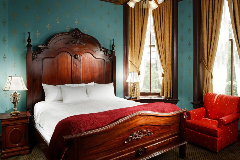 Crescent Hotel and Spa by null