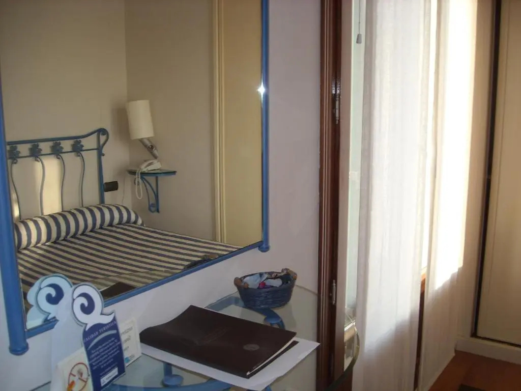 Superior Double room with sea view (full double bed)