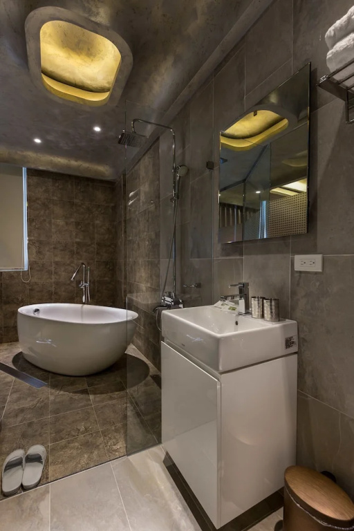Deluxe Double room with city view (full double bed)