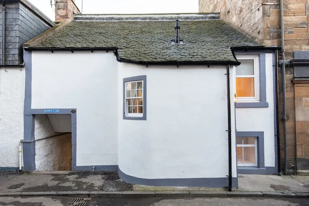 Captains Lookout - Cosy House With Sea Views