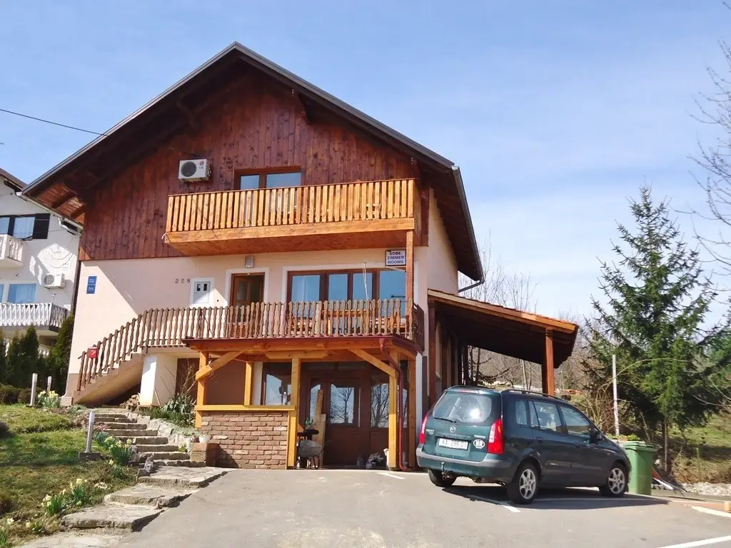 Apartments & rooms Kristic
