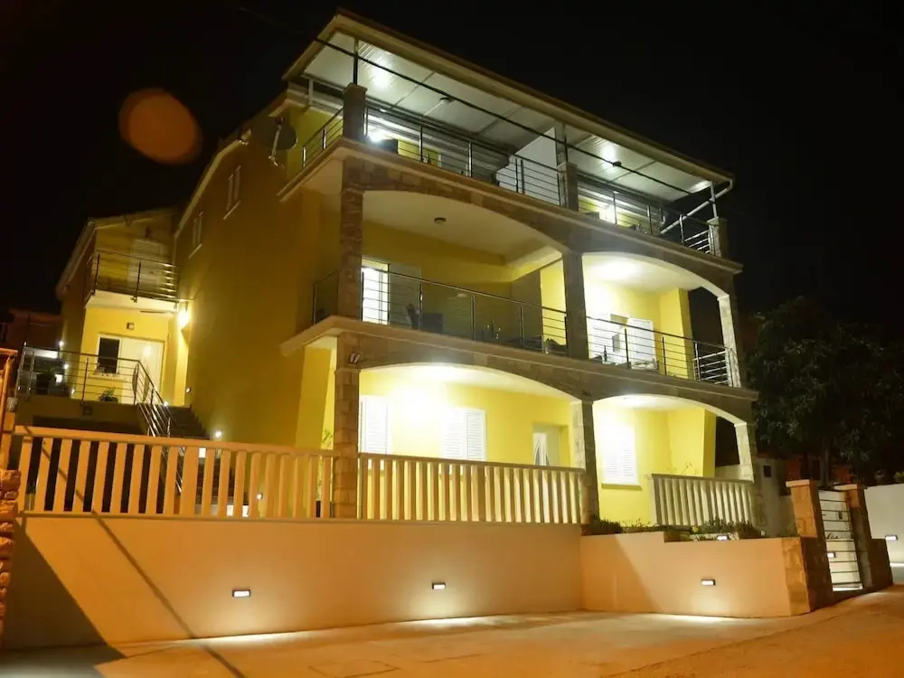 Fancy Apartments Dream - Deluxe One Bedroom Apartment With Balcony and Sea View