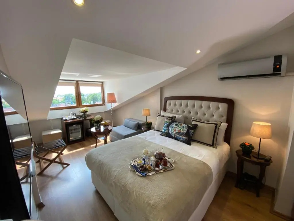 Deluxe Double room with sea view (full double bed)