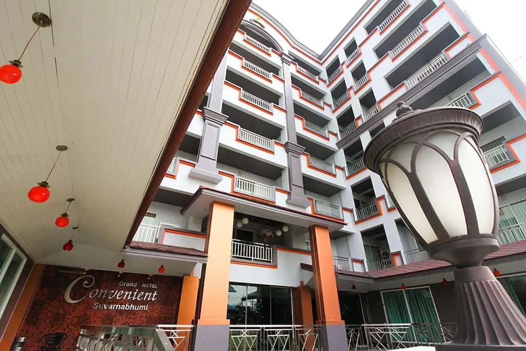 Convenient Grand Hotel (SHA Extra Plus)
