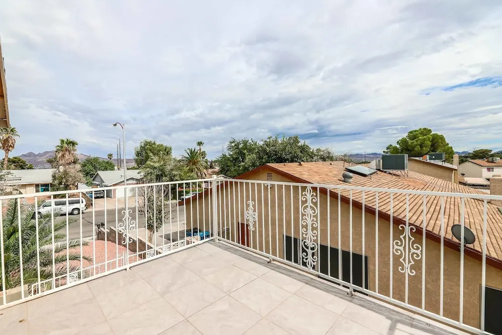 Vegas Delight | Lovely 4Bd w/ Sparkling Pool!