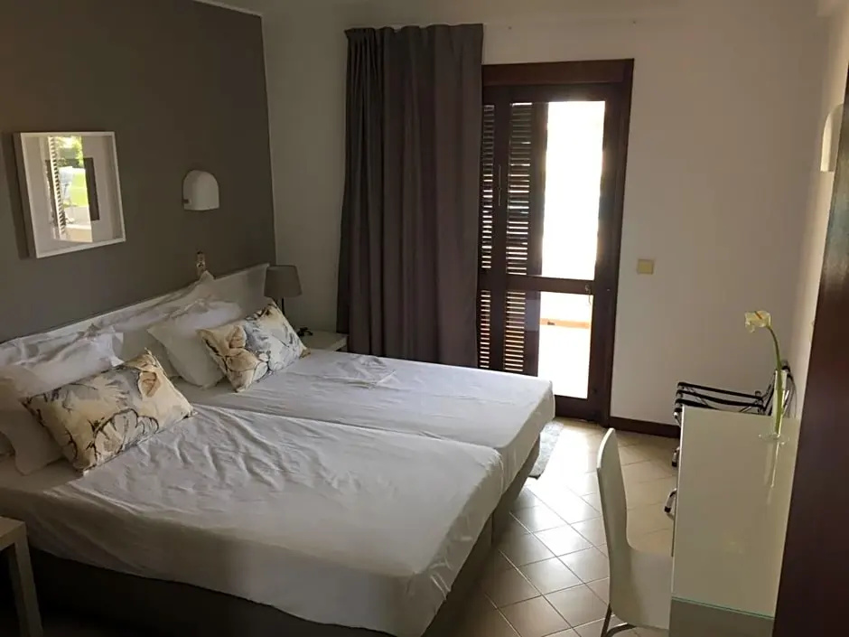 1 Bedroom Apartment with pool view
