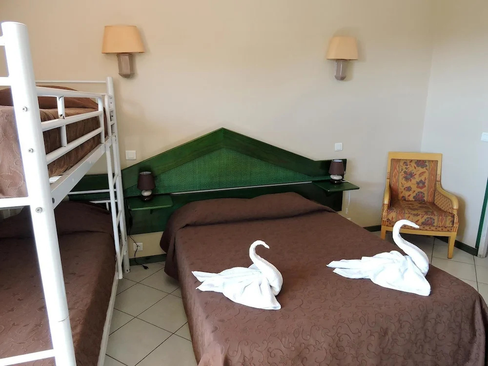 Standard Triple room with view
