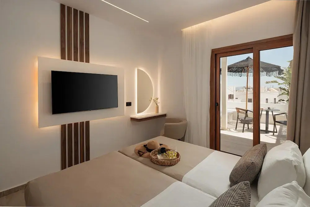 Deluxe Double room (full double bed)