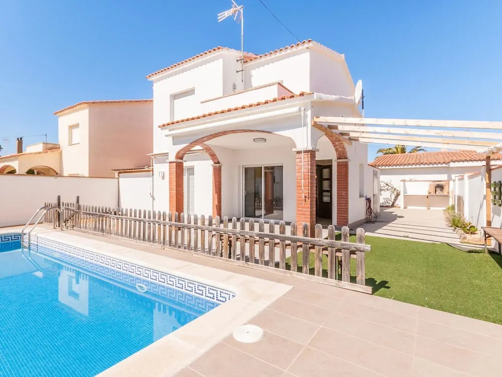 Holiday Home in L'escala With Private Swimming Pool - фото 11