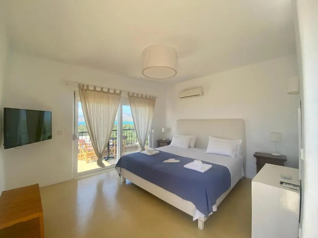 Superior Double room with sea view (full double bed)