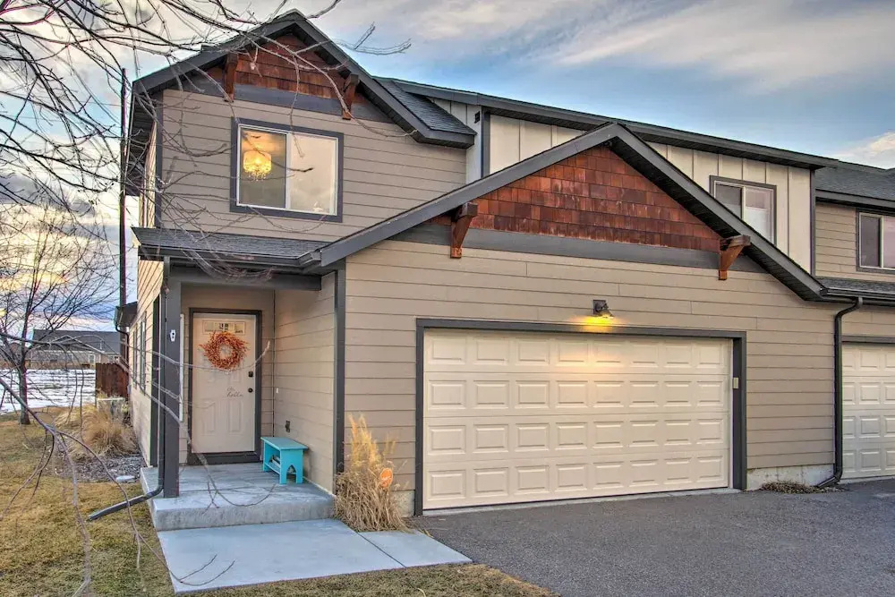 Townhome w/ Private Hot Tub, 8 Mi to Downtown