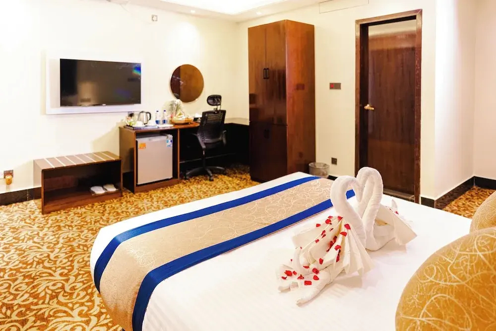 Deluxe Double room with city view (full double bed)