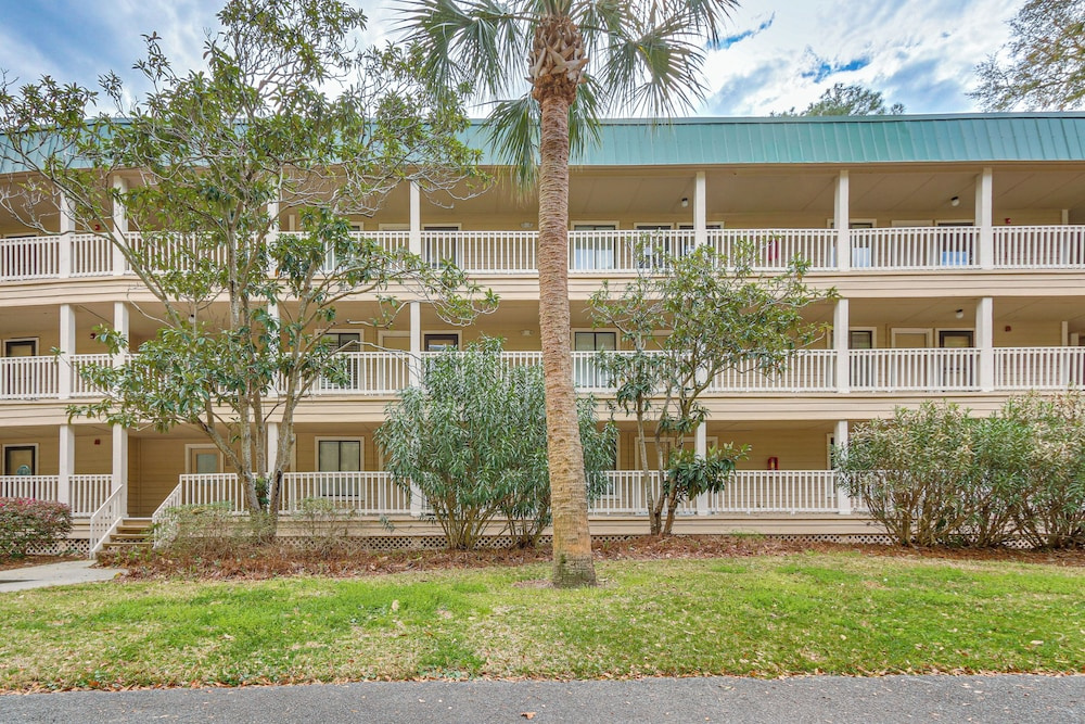 Beachfront Getaway! Hilton Head Resort Condo