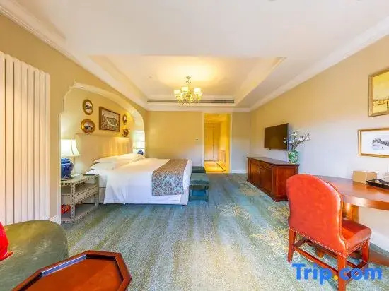 Superior Double room with balcony (full double bed)