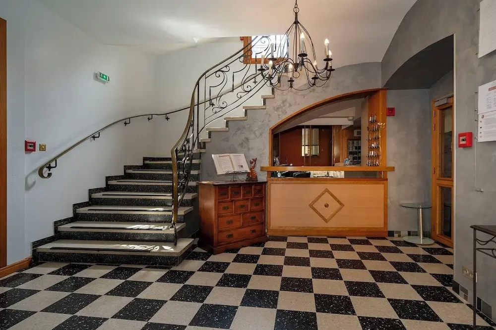 Lobby & Reception