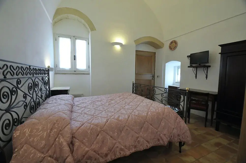 Standard Double room with balcony (full double bed)