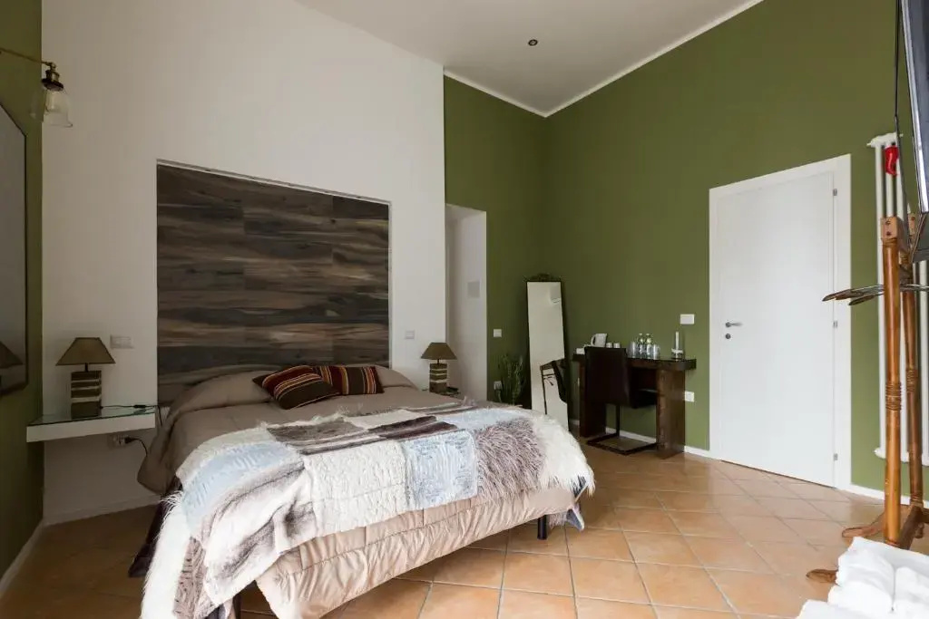 Deluxe Double room (full double bed)