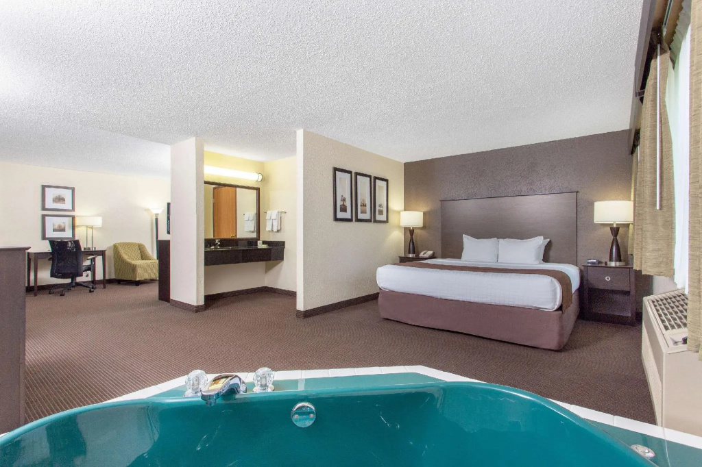 Premier Double Suite (full double bed)