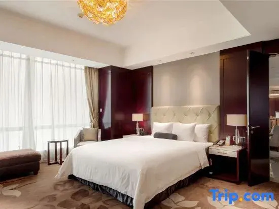 Presidential Double Suite full double bed