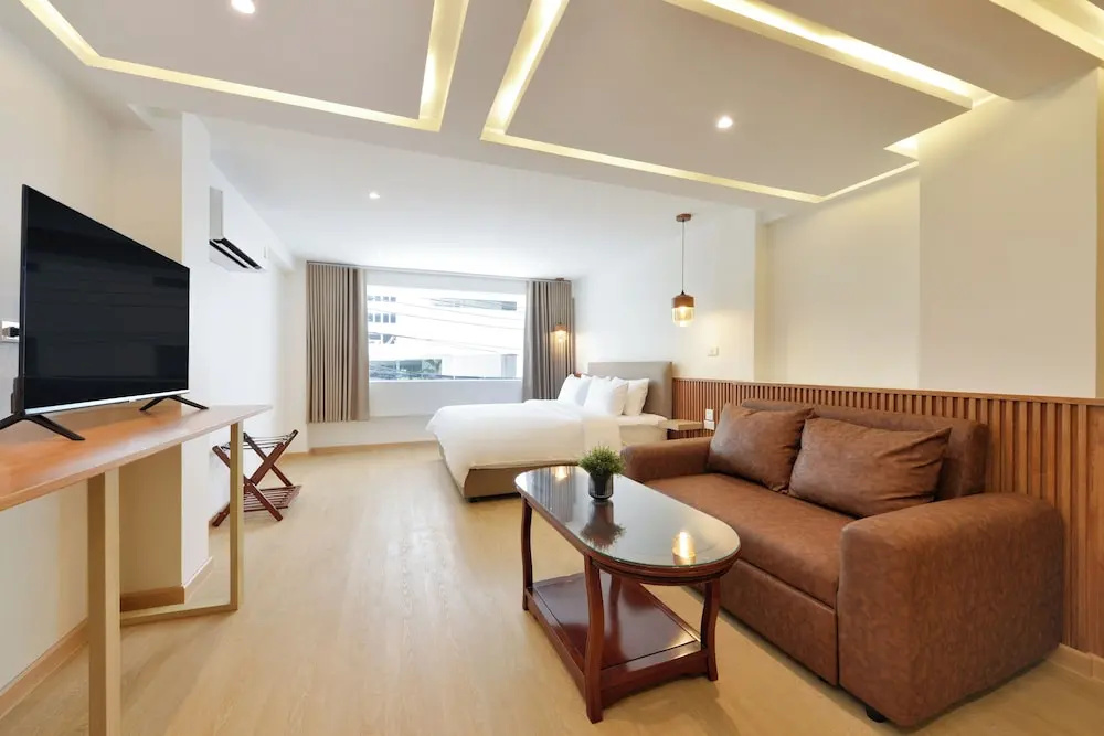 Standard Double room with city view (full double bed)