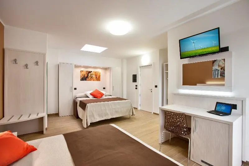 Standard Triple room