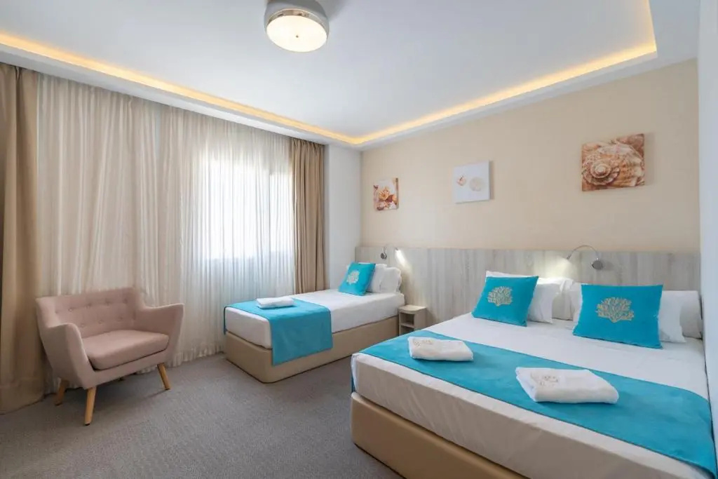 Standard Triple room