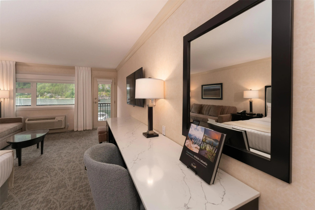 Standard Double room with balcony and with lake view (full double bed)