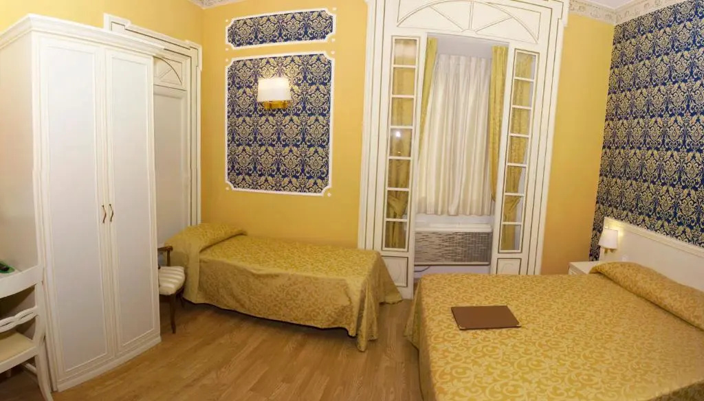 Triple room