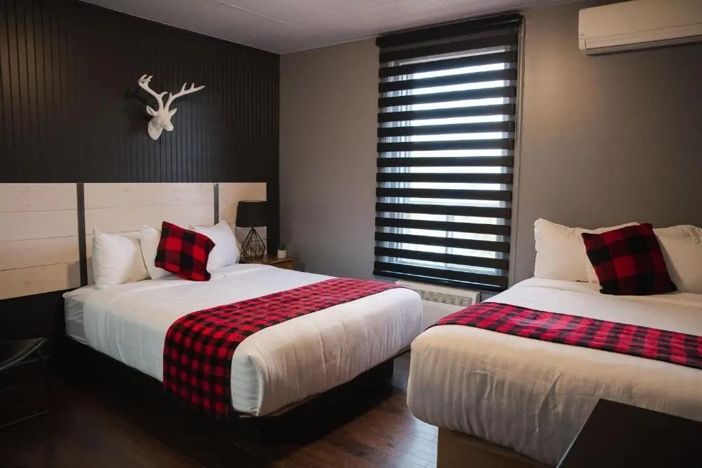 Standard Quadruple room (2 full double beds)