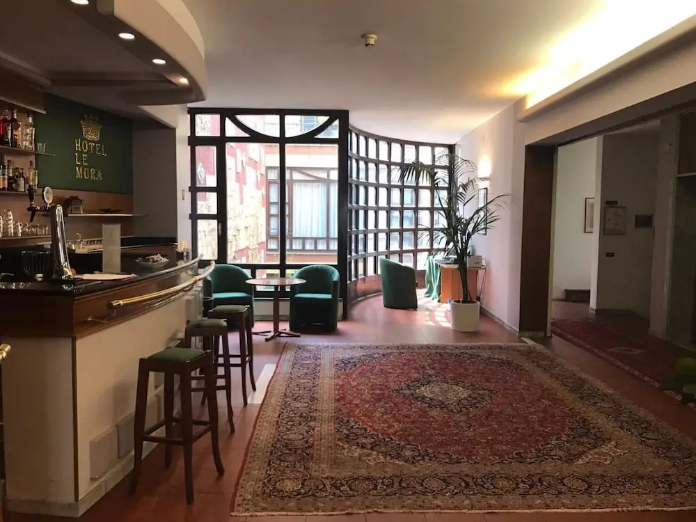 Lobby & Reception