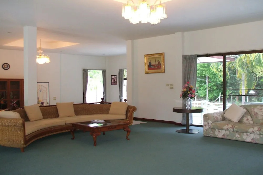 Коттедж с 3 комнатами в Phudara Resort