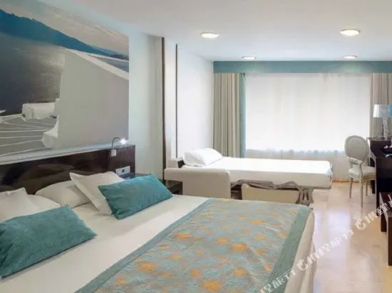 Supreme Double room (full double bed)