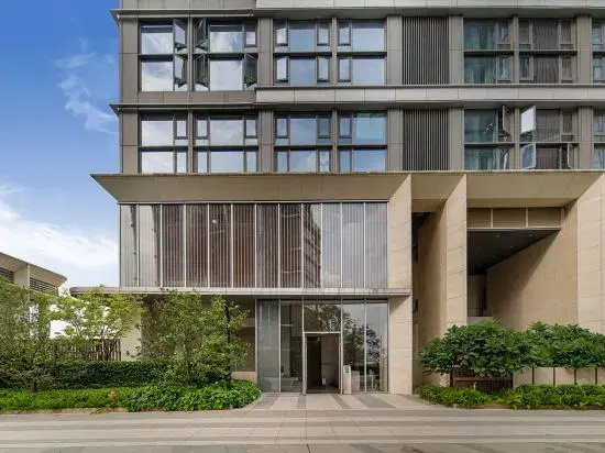 Alice • Riverview | TRANSCENDENCE • NOSTALGIA Apartment