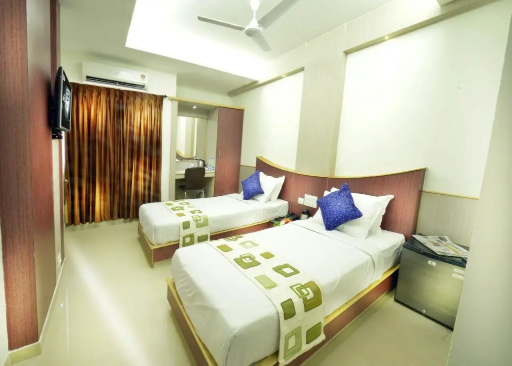 Hiyrooms In Rs Puram
