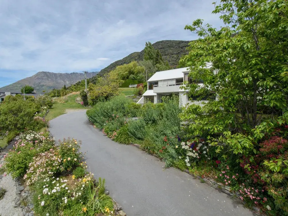 Libra Lake View Villa