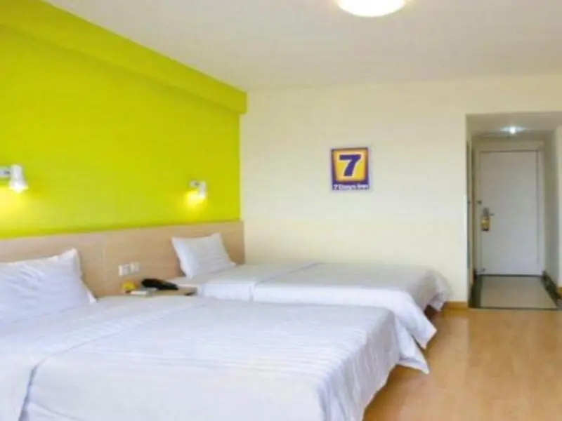 Business Double room (full double bed)