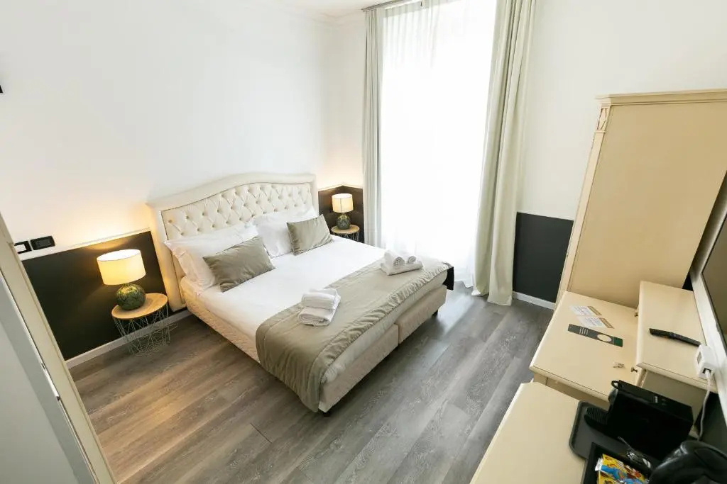 Deluxe Double room (full double bed)