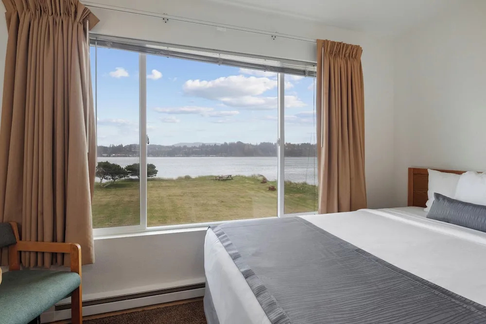 2 Bedrooms Standard room with bay view