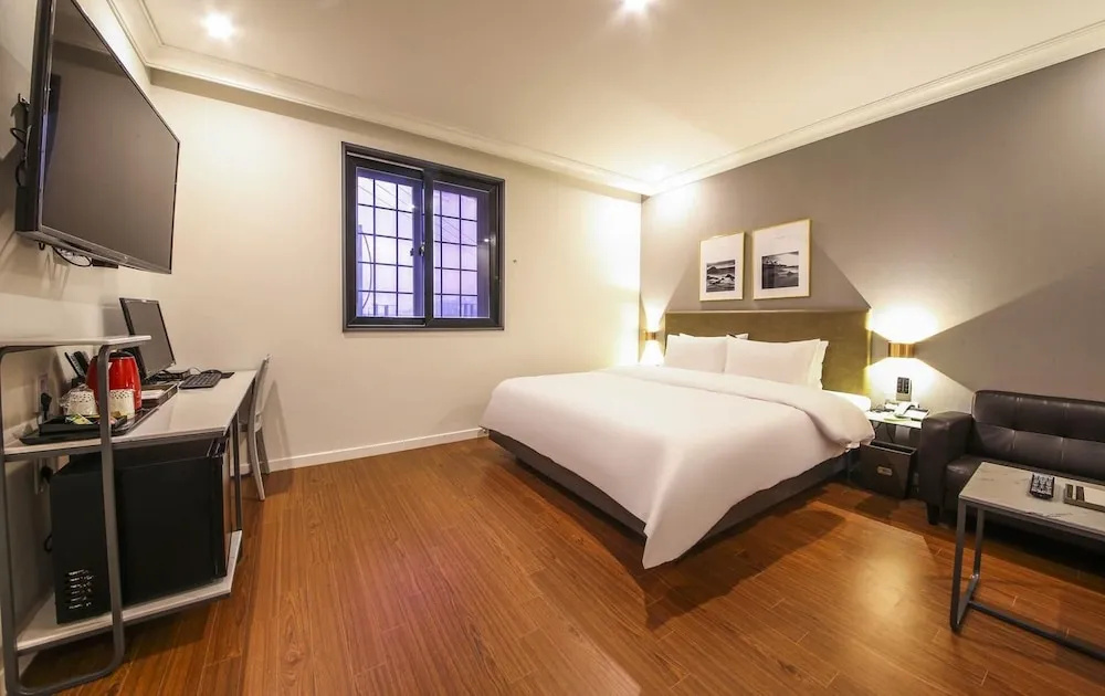 Standard Double room (full double bed)