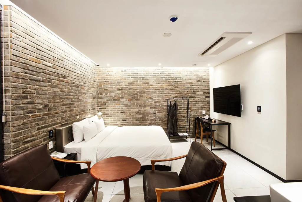 Hotel Wanted — 2