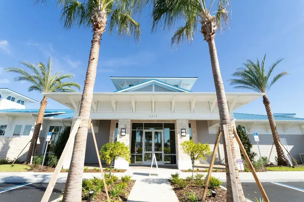 Beautiful 6 Bedroom Home w/ Private Pool and Spa at Windsor Island